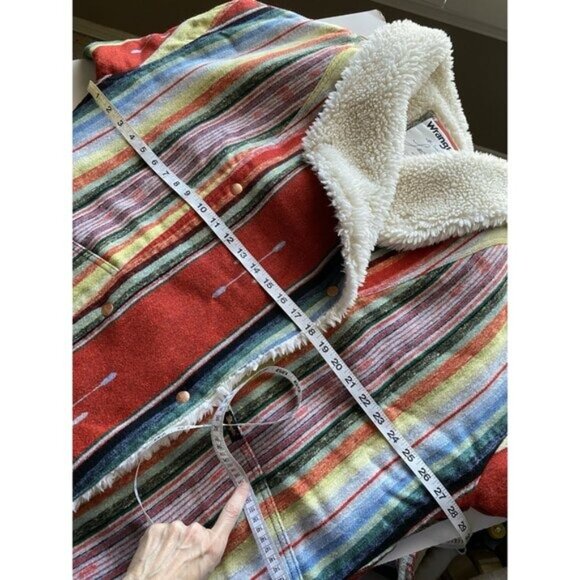 Wrangler x Lainey Wilson Sunburn Aztec Coat Rodeo Ben Faux Sherpa Large NWT - Picture 4 of 10